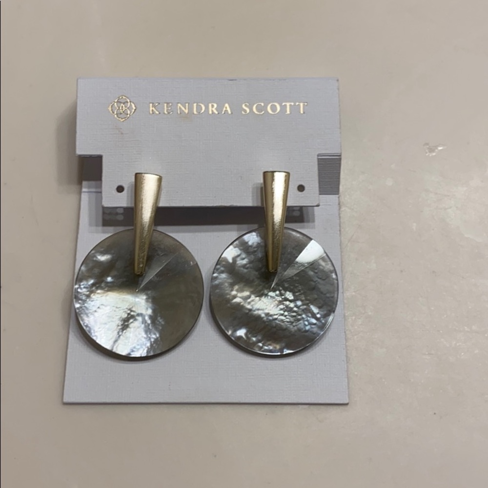 Kendra Scott  Jolie earring. Gold gray illusion